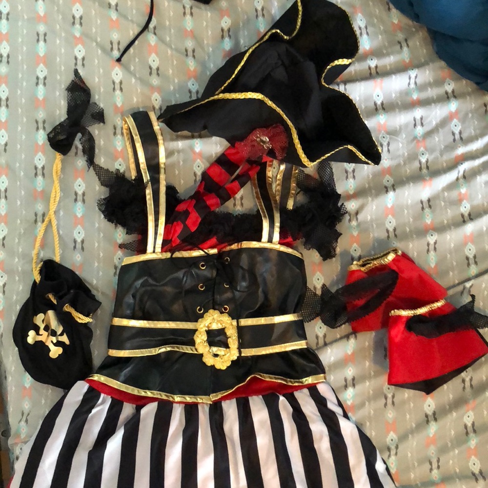 Women’s sexy pirate costume